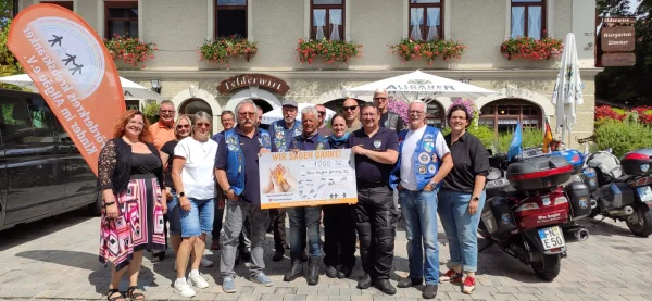 Spendenübergabe Blue Knights32